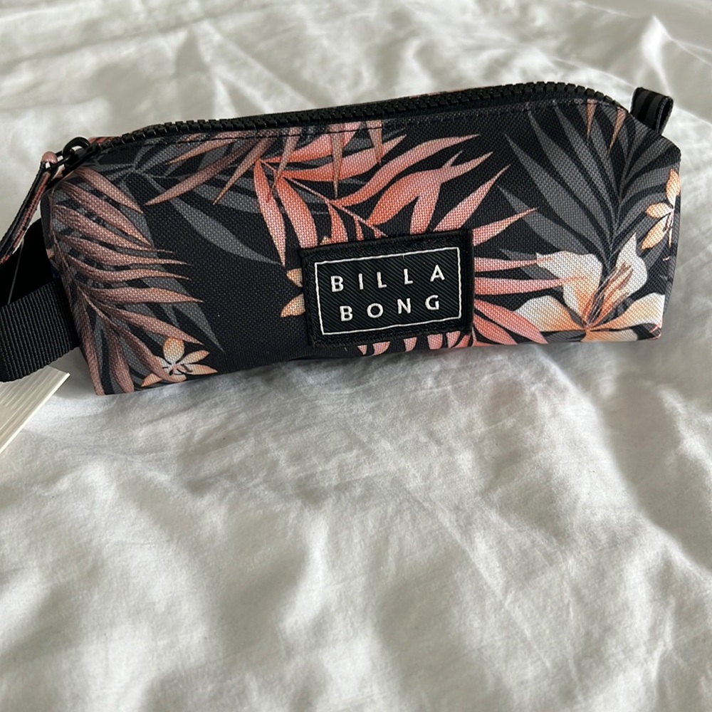 NWT! Billabong nylon pouch with small handle strap